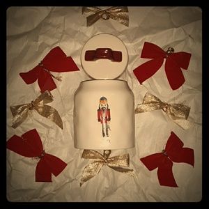 ❄🎄Rae Dunn Nutcracker "Nuts" Cannister NWOT🎄❄